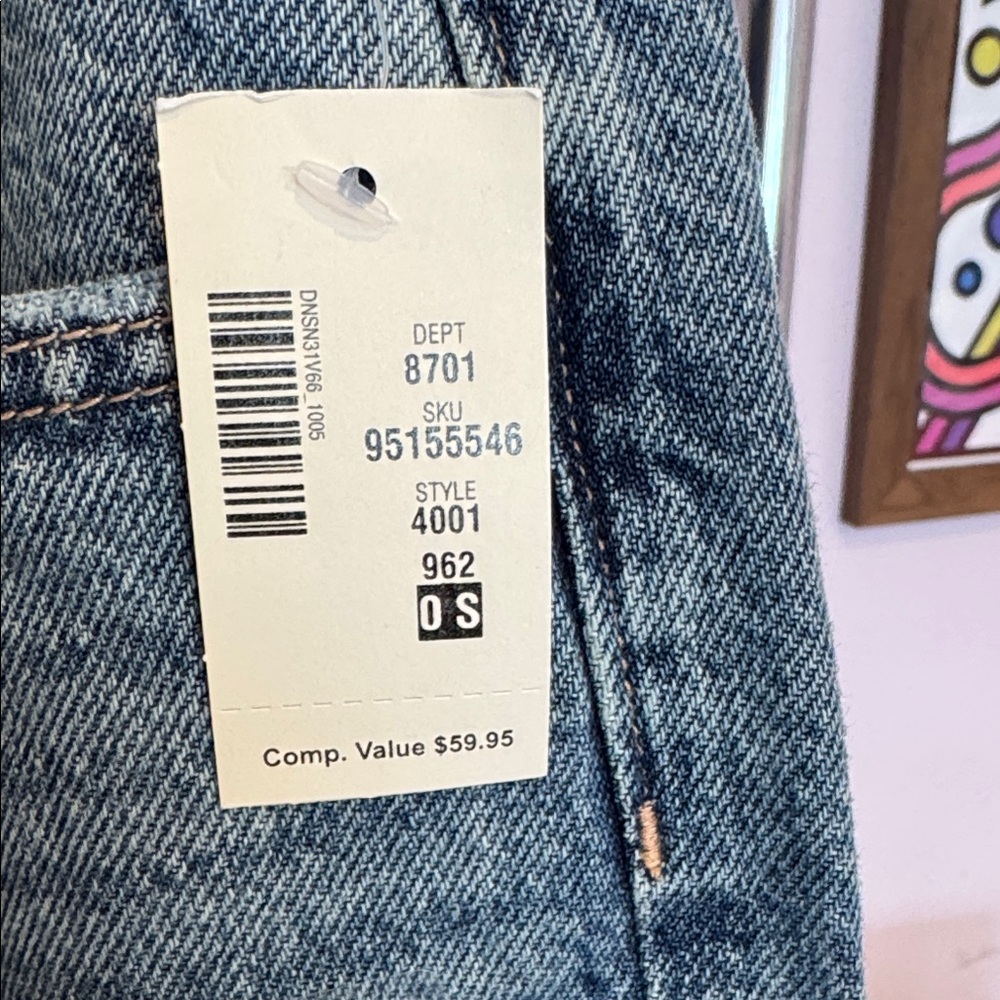 Aeropostale Women's Low Rise Baggy Straight Leg Jeans in Light Blue Wash - Picture 3 of 6